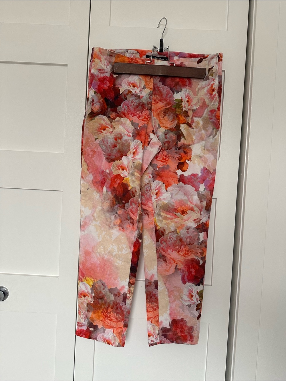 Floral Cropped Ankle Pants - Pink Multi